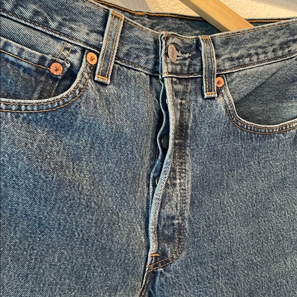 Levi’s Woman’s 501 Classic Straight Leg Blue Jeans, Size 31 x 32, EUC - Picture 4 of 13